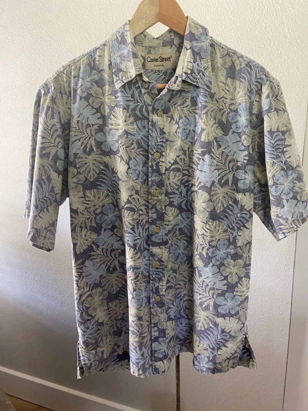 Cooke Street Honolulu Hawaiian Shirt Mens M Tropical Short Sleeve 90s Style